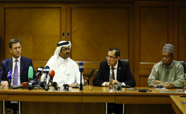 Lors de la réunion d'Istanbul, Alexandre Novak, ministre russe de l'Energie, était aux côtés de son homologue qatari, du président de l'Opep, Mohammed Saleh Abdoulla Al Sada, du ministre de l'Energie algérien Noureddine Bouterfa et du secrétaire général de l'Opep, Mohammed Barkindo