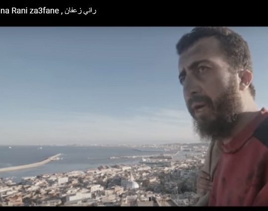 Algérie : Podcasteur  Anes Tina critique violemment le pouvoir dans une nouvelle vidéo