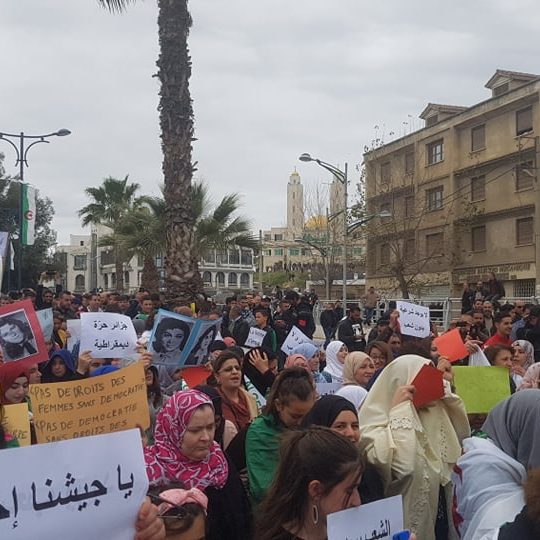 A Béjaïa, des manifestations en famille