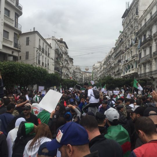 Une marrée humaine s’ébranle des hauteurs d’Alger