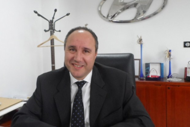 Omar Rebrab, fils aîné du fondateur du groupe Cevital Issad Rebrab, frappé d'interdiction bancaire et commerciale par une injonction judiciaire du 9 juillet 2025.