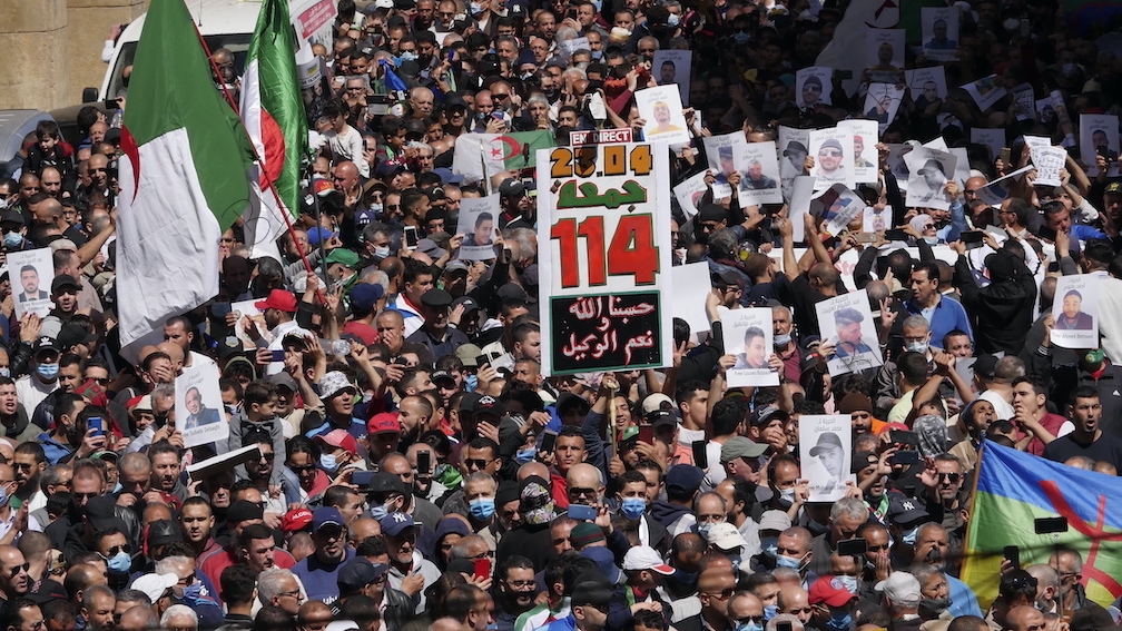 Vendredi 114 : le Hirak réclame la liberté pour les détenus d’opinion