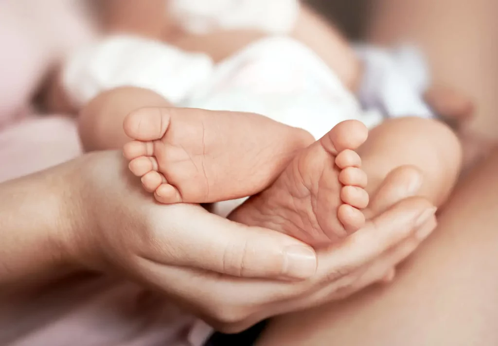 Congé maternité prolongé : La ministre de la Solidarité dévoile les modalités précises de la réforme